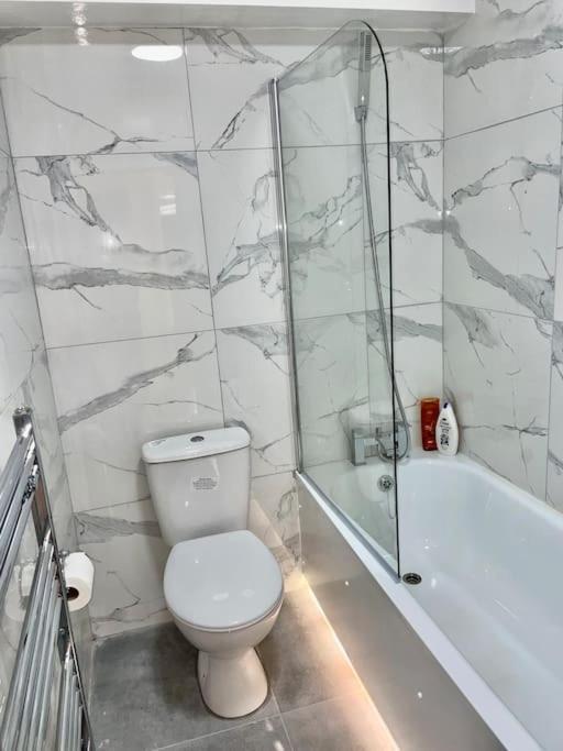 2 Bedroom Near Euston, King'S Cross ลอนดอน ภายนอก รูปภาพ